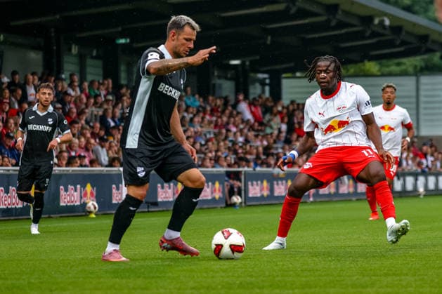 Paul Lehmann (SC Verl), 14 (on the ball), Johan Bakayoko (RB Leipzig), 11, RB Leipzig vs. SC Verl, soccer, friendly match, 2026–27 season, August 1, 2026, RB Leipzig vs. SC Verl, soccer, friendly match, 2026–27 season, August 1, 2026, Leipzig Copyright: xEibner-Pressefoto LauraxRoemerx EP_LRR