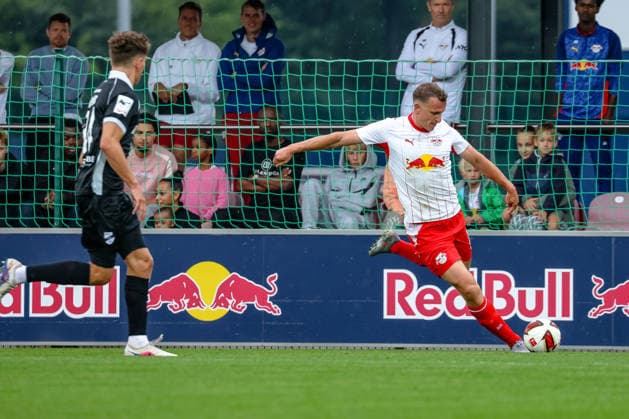 Lukas Klostermann, RB Leipzig, 16th shot, takes a shot, RB Leipzig vs. SC Verl, soccer, friendly match, 2026–27 season, August 1, 2026, RB Leipzig vs. SC Verl, soccer, friendly match, 2026–27 season, August 1, 2026, Leipzig Copyright: xEibner-Pressefoto LauraxRoemerx EP_LRR