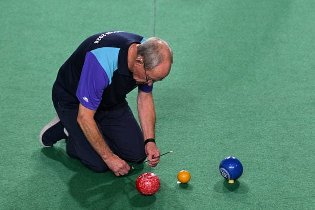 COM26 BOWLS, A judge takes measurements during the Men™s Pairs Sectional Play of the Glasgow 2026 Commonwealth Games at SEC Centre Hall 3 in Glasgow, Scotland, Saturday, August 1, 2026. ( NO ARCHIVING, EDITORIAL USE ONLY Glasgow Scotland United Kingdom  Copyright: xLUKASxCOCHx 20260801176497159880