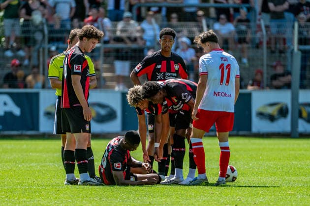Friendly Match: Bayer 04 Leverkusen vs. Rot Weiss Essen, on August 1, 2026, Ulrich Haberland Stadium, Leverkusen: Christian Kofane of Bayer 04 Leverkusen (No. 35) is lying on the ground after a foul. Friendly match: Bayer 04 Leverkusen vs. Rot Weiss Essen, August 1, 2026, Ulrich Haberland Stadium, Leverkusen Copyright: xBEAUTIFULxSPORTS Erlhofx