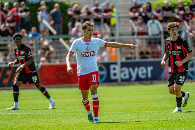 Friendly Match: Bayer 04 Leverkusen vs. Rot Weiss Essen, August 1, 2026, Ulrich Haberland Stadium, Leverkusen Axel Tape (Bayer 04 Leverkusen) 16, Noah Pesch (Rot Weiss Essen) 11, Jonah Berghoff (Bayer 04 Leverkusen) 26, Friendly Match: Bayer 04 Leverkusen vs. Rot Weiss Essen, August 1, 2026, Ulrich Haberland Stadium, Leverkusen Copyright: xBEAUTIFULxSPORTS Erlhofx