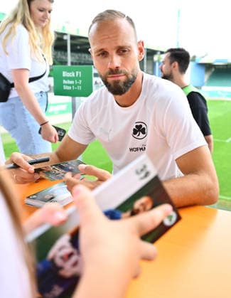August 1, 2026 SpVgg Greuther Fürth Fürth Team Presentation 2026–2027 Season Opener xwoxzix Christian Ortag 39 Autograph Session, SpVgg Greuther Fürth