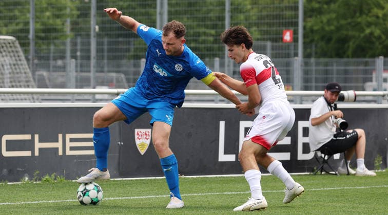 August 1, 2026, Germany, Stuttgart, Soccer: VfB Stuttgart II vs. FC Astoria Walldorf; from left: Roman Hauk (Walldorf), Neno Zezelj (VfB)