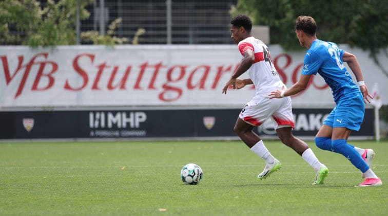 August 1, 2026, Germany, Stuttgart, Soccer: VfB Stuttgart II vs. FC Astoria Walldorf; from left: Peter Wolfgang Reinhardt (VfB), Karlo Kuranyi (Walldorf)
