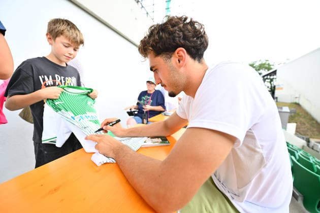 August 1, 2026 SpVgg Greuther Fürth Fürth Team Presentation 2026–2027 Season Opener xwoxzix Autograph Session with Maxim Dal 5, SpVgg Greuther Fürth