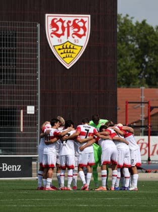 August 1, 2026, Germany, Stuttgart, Soccer: VfB Stuttgart II vs. FC Astoria Walldorf; the players form a circle before the game begins