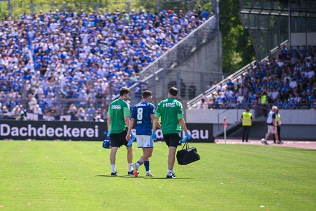August 1, 2026, Soccer, 2026–2027 Season, Friendly Match, KSV Hessen Kassel vs. FC Schalke 04, Robin Gosens of FC Schalke 04 is substituted due to injury, xRHR PHOTO YYx Copyright: KROEGER RHR-FOTOx RHR-FOTO YY