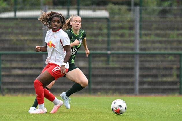 Soccer I Women’s I 2026–2027 Season I Friendly Match I RB Leipzig vs. VfL Wolfsburg I August 1, 2026 Delice Boboy 17, Rasenballsport Leipzig defeated Lieske Carleer 3, VfL Wolfsburg came up short at the Markranstädt Grass Field, Stadion am Bad Großfeld, Am Stadtbad 30, Saxony, Germany Copyright: xLobeca InesxHähnelx
