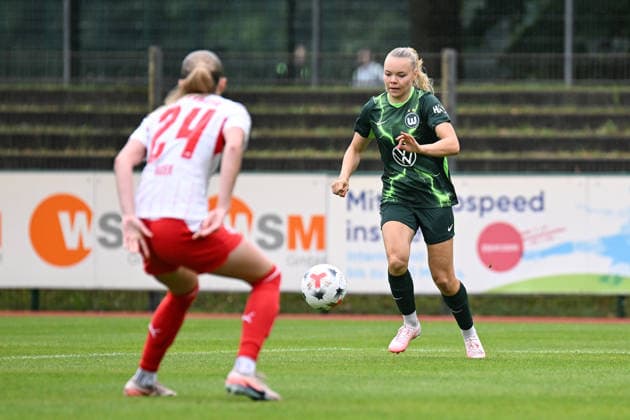 Soccer I Women s I 2026–2027 Season I Friendly Match I RB Leipzig vs. VfL Wolfsburg I August 1, 2026 Anny Kerim Lindland 38, VfL Wolfsburg plays the ball; free kick, close-up, portrait, individual photo, single image, body; Markranstädt grass field, Stadion am Bad Großfeld, Am Stadtbad 30, Saxony, Germany Copyright: xLobeca InesxHähnelx