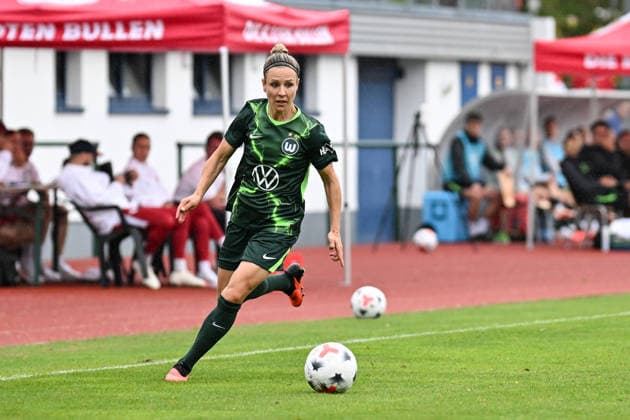 Soccer I Women s I 2026–2027 Season I Friendly Match I RB Leipzig vs. VfL Wolfsburg I August 1, 2026 Svenja Huth 10, VfL Wolfsburg with the ball, cutout, close-up, portrait, single photo, single image, body, Markranstädt grass field, Stadion am Bad Großfeld, Am Stadtbad 30, Saxony, Germany Copyright: xLobeca InesxHähnelx