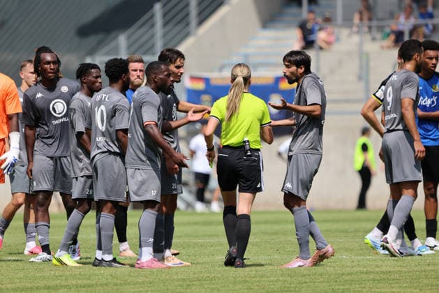 August 1, 2026, Soccer, Men s, Friendly Match, 2026–2027 Season, 1 FC Saarbrücken vs. US Thionville Lusitanos, Players from both teams mingling, Samed Kilic (US Thionville Lusitanos), David Luvualu (US Thionville Lusitanos), Enzo Montet (US Thionville Lusitanos), Saarbrücken, Ludwigsparkstadion, Saarland, Germany, DEU Copyright: xSebastianxBachx