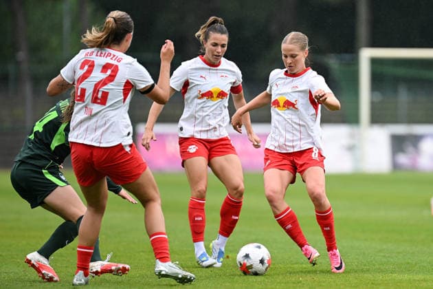 Soccer I Women I 2026–2027 Season I Friendly Match I RB Leipzig vs. VfL Wolfsburg I August 1, 2026 Smilla Vallotto 14, VfL Wolfsburg, Alieke Tuin 22, Rasenballsport Leipzig, Sandra Starke 13, Rasenballsport Leipzig, Emilia Asgeirsdottir 8, Rasenballsport Leipzig Markranstädt Grass Field, Stadion am Bad Großfeld, Am Stadtbad 30, Saxony, Germany Copyright: xLobeca InesxHähnelx
