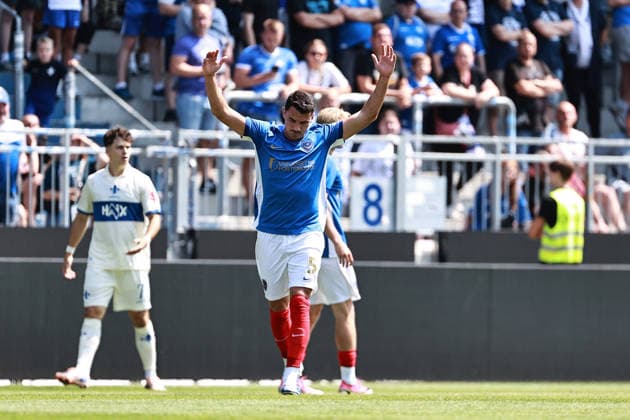 August 1, 2026, xtvx, Soccer Friendly Match, SV Darmstadt 98 vs. FC Portsmouth, Regan Poole, FC Portsmouth gives instructions, gesticulates, gesticulates with his arms, gesticulates DFL DFB REGULATIONS PROHIBIT ANY USE OF PHOTOGRAPHS as IMAGE SEQUENCES and or QUASI-VIDEO Darmstadt