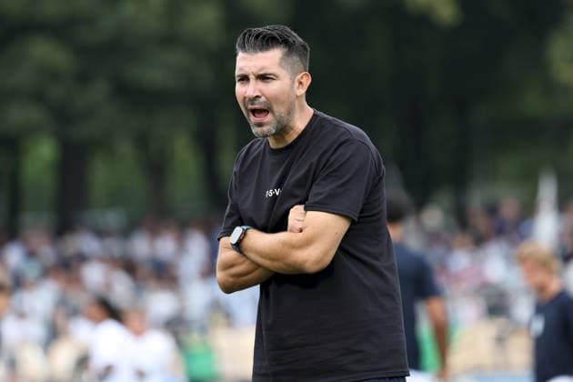 August 1, 2026, Men s Soccer, 2026–2027 Season, Bavarian Regional League, Matchday 2: 1 FC Schweinfurt 1905 vs. TSV 1860 Munich; Alper Kayabunar, head coach of TSV 1860 Munich, gives instructions at Schweinfurt’s Sachs Stadium in Bavaria, Germany