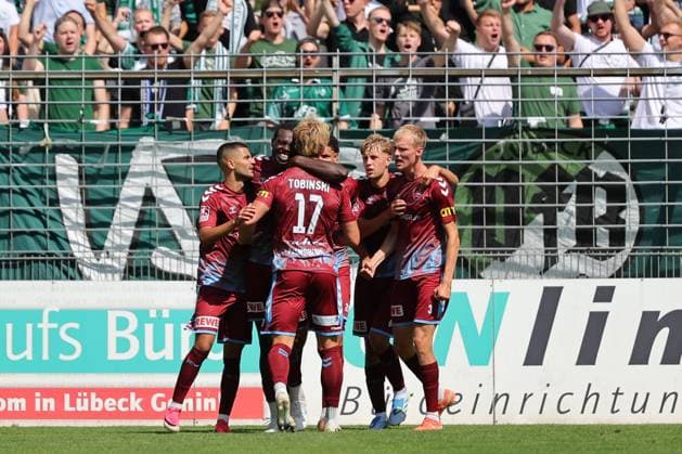 August 26, 2026, GER, Regionalliga Nord, Soccer, Matchday 1, 2026–2027 Season, Dietmar Scholze Stadium at the Lohmuehle, VfB Lübeck vs. SC Weiche Flensburg Goal celebration Cheering Goal scorer(s) Kevin Ntika SC Weiche Flensburg 08 05 celebrates the goal that tied the game at 1–1 Photo: nordphoto GmbH Tauchnitz Lübeck Dietmar Scholze Stadium an der Lohmuehle, SH, Germany Copyright: xnordphotoxGmbHx xTauchnitzx