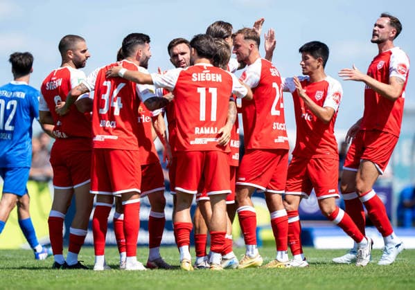 Soccer Regional League, West Division 1, Matchday: SV Westfalia Rhynern vs. Sportfreunde Siegen on August 1, 2026, at the Kümpel Hellmeister Arena in the Westfalia Sportpark in Hamm-Rhynern. Celebration of the 1-1 goal scored by Serhat Semih Güler of Siegen. xMAx