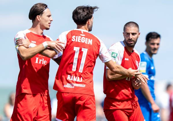 Soccer Regional League, West Division 1, Matchday: SV Westfalia Rhynern vs. Sportfreunde Siegen on August 1, 2026, at the Kümpel Hellmeister Arena in the Westfalia Sportpark in Hamm Rhynern. Dustin Willms (Siegen), left: Elsamed Ramaj (Siegen), center: Serhat Semih Güler (Siegen), right xMAx