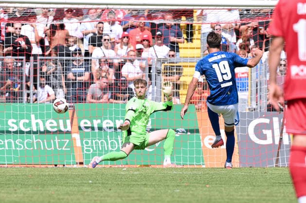 Kenan Karaman of FC Schalke 04 scores the goal to make it 0–1 on August 1, 2026; Soccer; 2026–2027 season; Friendly match; KSV Hessen Kassel vs. FC Schalke 04; Auestadion, Kassel, Germany Team2