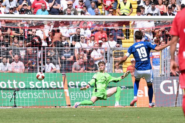 Kenan Karaman of FC Schalke 04 scores the goal to make it 0–1 on August 1, 2026; Soccer; 2026–2027 season; Friendly match; KSV Hessen Kassel vs. FC Schalke 04; Auestadion, Kassel, Germany Team2