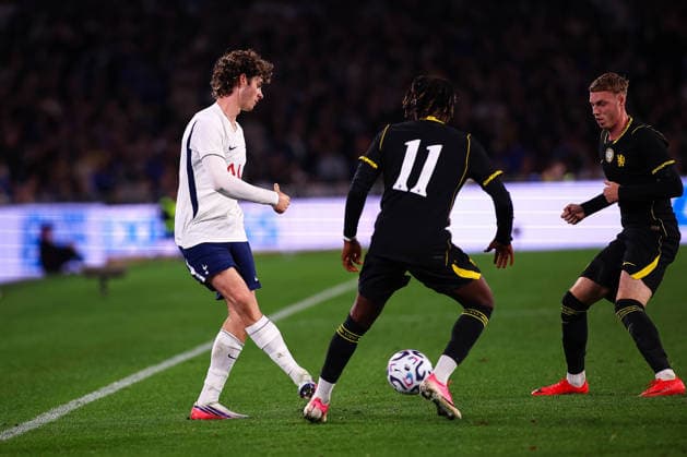 1st August 2026, Accor Stadium, Sydney, New South Wales, Australia; Friendly Football, Chelsea versus Tottenham Hotspur; Archie Gray of Tottenham Hotspur passes the ball KevinxManning