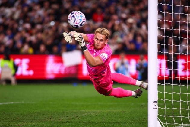 1st August 2026, Accor Stadium, Sydney, New South Wales, Australia; Friendly Football, Chelsea versus Tottenham Hotspur; Antonin Kinsk& xfd; of Tottenham Hotspur dives the save a free kick KevinxManning