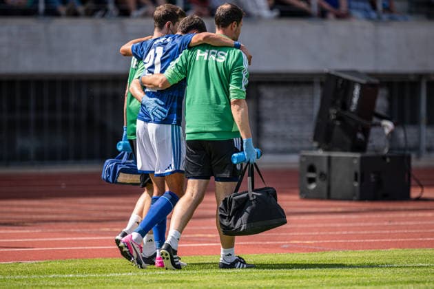 August 1, 2026, Soccer, 2026–2027 Season, Friendly Match, KSV Hessen Kassel vs. FC Schalke 04, Dejan Ljubicic of FC Schalke 04 forced off due to injury xRHR PHOTO YYx Copyright: KROEGER RHR-FOTOx RHR-FOTO YY