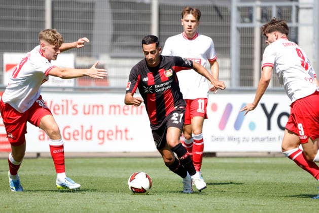 Leverkusen, Germany, German Bundesliga, 2026–2027 season, Friendly Match: Bayer 04 Leverkusen vs. Rot-Weiss Essen, 3–0 on August 1, 2026, at Ulrich Haberland Stadium in Leverkusen. Gianluca SWAJKOWSKI (RWE), Lucas VAZQUEZ (LEV), Noah PESCH (RWE), and Jaka Äauber PotoÄ u008Dnik (RWE), from left to right. Photo by Norbert Schmidt, Düsseldorf