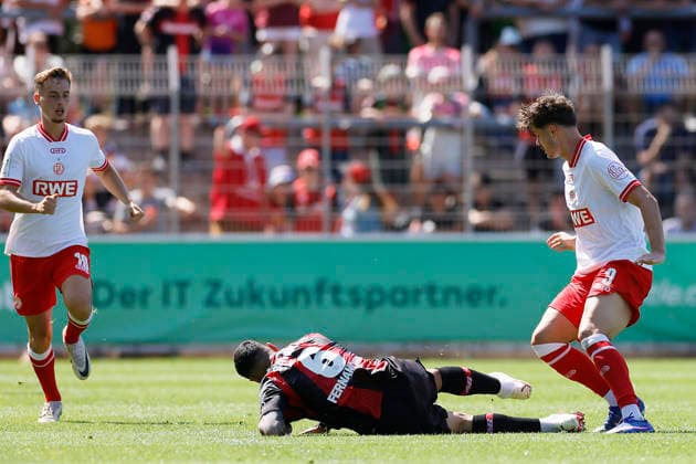 Soccer Friendly Match: Bayer 04 Leverkusen vs. Rot Weiss Essen on August 1, 2026, at Ulrich Haberland Stadium. Marvin Obuz (Rot Weiss Essen), Equi Fernandez (Bayer 04 Leverkusen), Jaka Cuber Potocnik (Rot Weiss Essen)
