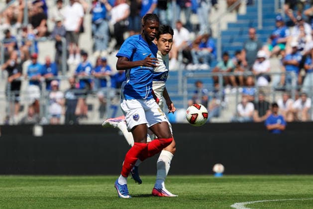 August 1, 2026, Darmstadt, Friendly Match: SV Darmstadt 98 vs. FC Portsmouth; Dia Madiodio (Norwich City FC), Hojae Lee (SV Darmstadt 98) battle for the ball Copyright: HMBxMedia JoaquimxFerreira