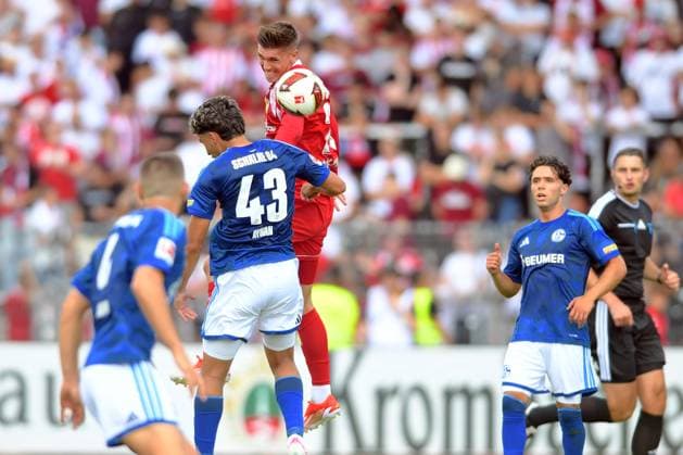 Heading duel between Jan Dahlke (KSV Hessen Kassel 25, defender) and Mertcan Ayhan (FC Schalke 04 43), GER, KSV Hessen Kassel vs. FC Schalke 04, Soccer, Regionalliga Southwest, 2026–2027 season, Friendly match, August 1, 2026, GER, Soccer, Regionalliga Southwest, KSV Hessen Kassel vs. FC Schalke 04, August 1, 2026, Kassel Copyright: xRolandxSippelx-xEibner-Pressefotox EP_RSL