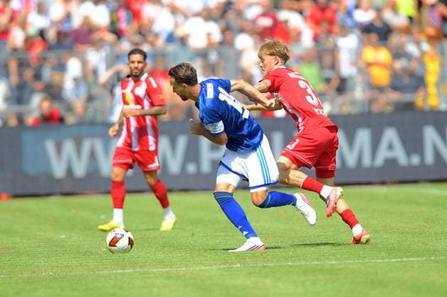 Head-to-head between Kenan Karaman (FC Schalke 04 19) and Nick Rothweiler (KSV Hessen Kassel 33), GER, KSV Hessen Kassel vs. FC Schalke 04, Soccer, Regionalliga Southwest, 2026–2027 season, Friendly Match, August 1, 2026, GER, Soccer, Regionalliga Southwest, KSV Hessen Kassel vs. FC Schalke 04, August 1, 2026, Kassel Copyright: xRolandxSippelx-xEibner-Pressefotox EP_RSL