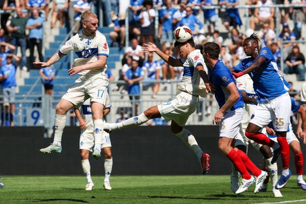 August 1, 2026, Darmstadt, Friendly Match: SV Darmstadt 98 vs. FC Portsmouth. From left: Kai Klefisch (SV Darmstadt 98) and Hojae Lee (SV Darmstadt 98) head the ball. Copyright: HMBxMedia JoaquimxFerreira