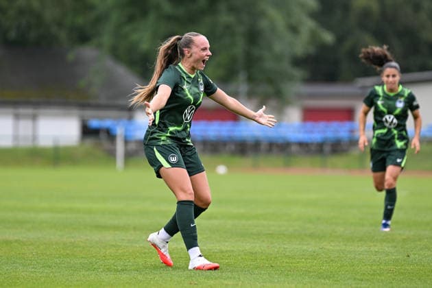 Soccer I Women’s I 2026–2027 Season I Friendly Match I RB Leipzig vs. VfL Wolfsburg I August 1, 2026 Goal celebration: Lou Bogaert 23, VfL Wolfsburg after scoring the 3–0 goal, free kick, close-up, portrait, single photo, single frame, body, Markranstädt grass field, Stadion am Bad Großfeld, Am Stadtbad 30, Saxony, Germany Copyright: xLobeca InesxHähnelx