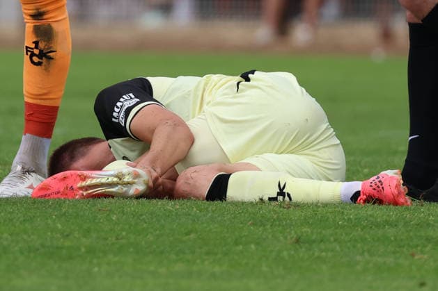August 1, 2026, xrekx, Soccer Friendly Match, FC Metz 1 FC Kaiserslautern v l Fabian Kunze 1 FC Kaiserslautern injured, injury, pain, pains DFL DFB REGULATIONS PROHIBIT ANY USE OF PHOTOGRAPHS as IMAGE SEQUENCES and or QUASI-VIDEO Metz