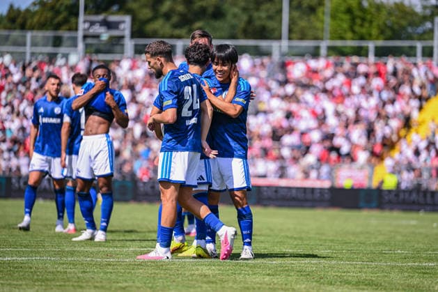 August 1, 2026, Soccer, 2026–2027 season, Friendly match, KSV Hessen Kassel vs. FC Schalke 04, Satoshi Tanaka of FC Schalke 04 celebrates the goal that made it 0–5, scored by Soufiane El Faouzi. FC Schalke 04 xRHR PHOTO YYx Copyright: KROEGER RHR-FOTOx RHR-FOTO YY
