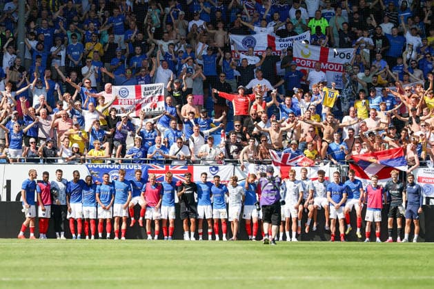 August 1, 2026, Darmstadt, Friendly Match: SV Darmstadt 98 vs. FC Portsmouth; The FC Portsmouth team applauds the fans; FC Portsmouth fans Copyright: HMBxMedia JoaquimxFerreira
