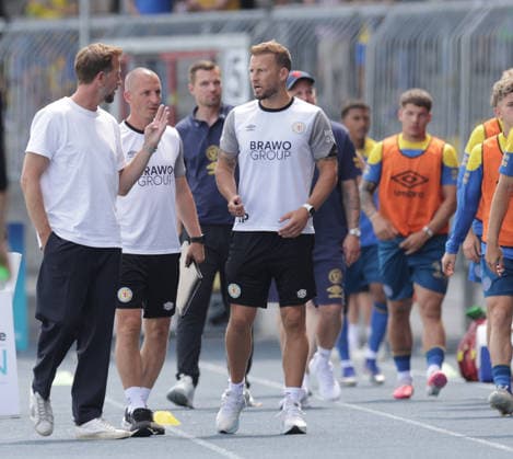Head Coach Lars Kornetka, Eintracht Braunschweig, and his team; Men s Soccer, 2026–2027 Season, 2. Bundesliga, Eintracht Stadium, Eintracht Braunschweig vs. RAAL La Louvière, preseason, friendly match, 0–0. DFL regulations prohibit any use of photographs as image sequences and or quasi-video.