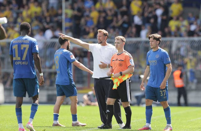 Head Coach Lars Kornetka, Eintracht Braunschweig Soccer, Men s Team, 2026–2027 Season, 2. Bundesliga, Eintracht Stadium, Eintracht Braunschweig vs. RAAL La Louvière, preseason, friendly match, 0–0. DFL regulations prohibit any use of photographs as image sequences and or quasi-video.