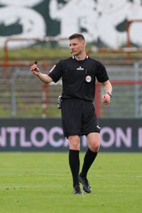 August 26, 2026, GER, Regionalliga Nord, Soccer, Matchday 1, 2026–2027 Season, Dietmar Scholze Stadium at the Lohmühle, VfB Lübeck vs. SC Weiche Flensburg, Individual Play, Full-Body Shot, Isolated Subject, Referee Kevin Behrens, Photo by nordphoto GmbH, Tauchnitz, Lübeck, Dietmar Scholze Stadium at the Lohmühle, SH, Germany Copyright: xnordphotoxGmbHx xTauchnitzx