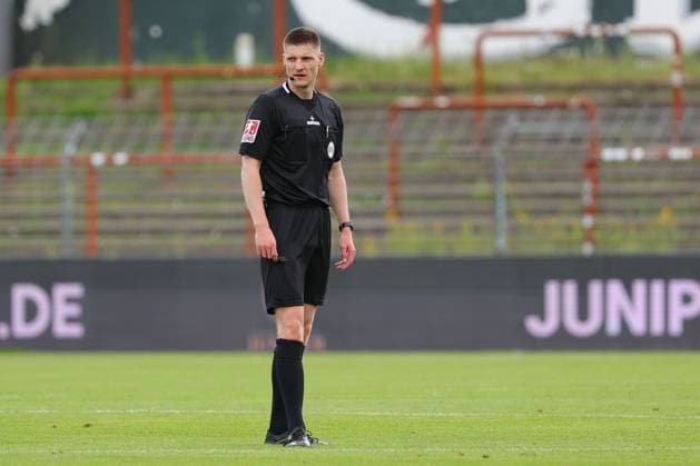 August 26, 2026, GER, Regionalliga Nord, Soccer, Matchday 1, 2026–2027 Season, Dietmar Scholze Stadium at the Lohmühle, VfB Lübeck vs. SC Weiche Flensburg, Individual Play, Full-Body Shot, Isolated Subject, Referee Kevin Behrens, Photo by nordphoto GmbH, Tauchnitz, Lübeck, Dietmar Scholze Stadium at the Lohmühle, SH, Germany Copyright: xnordphotoxGmbHx xTauchnitzx