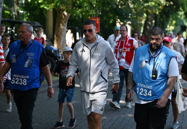 August 1, 2026, xophax, Soccer, Bundesliga 1, 1. FC Köln Season opener for 1. FC Köln at the Rhein Energie Stadium Hype surrounding Said El Mala 1. FC Köln fans: Said El Mala guarded and protected by security in Cologne