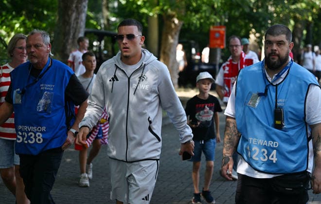 August 1, 2026, xophax, Soccer, Bundesliga 1, 1. FC Köln Season opener for 1. FC Köln at the Rhein Energie Stadium Hype surrounding Said El Mala 1. FC Köln fans: Said El Mala guarded and protected by security in Cologne