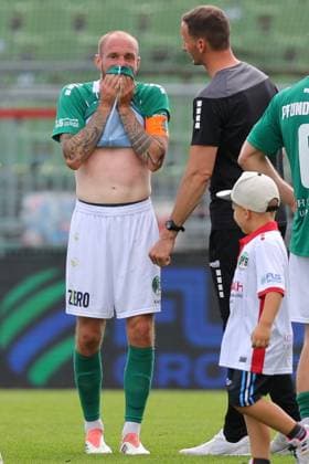 August 26, 2026, GER, Regionalliga Nord, Soccer, Matchday 1, 2026–2027 Season, Dietmar Scholze Stadium at the Lohmuehle, VfB Lübeck vs. SC Weiche Flensburg Final Score 1–1 Center: Marvin Thiel (VfB Lübeck, No. 13) looks disappointed; to the right: Coach Kevin Rodewald (VfB Lübeck). Photo: nordphoto GmbH, Tauchnitz, Lübeck, Dietmar Scholze Stadium an der Lohmühle, SH, Germany Copyright: xnordphotoxGmbHx xTauchnitzx