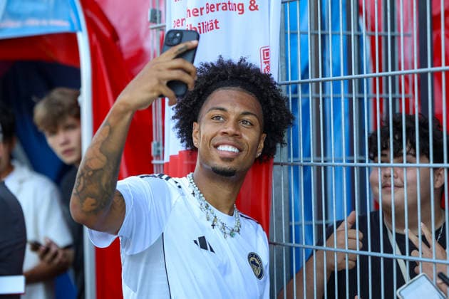 August 1, 2026, GER, Soccer, Men s, Friendly Match, 2026–2027 Season, KFC Uerdingen Delay Sports Sidney Friede takes a photo with a fan at Krefeld Grotenburg Stadium, North Rhine-Westphalia, Germany Copyright: xAdrianxSchlüterx