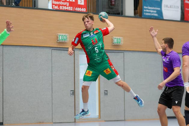 August 1, 2026, xtgx, Handball Friendly Match: SC Magdeburg vs. Corotop Gwardia Opole on emspor, from left: Noah Hensen (Magdeburg), 5 shots on goal, goal scorer, scores the goal, Ilsenburg