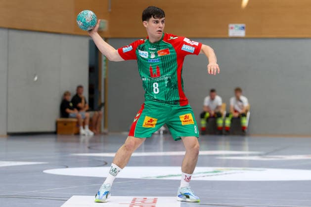 August 1, 2026, xtgx, Handball Friendly Match: SC Magdeburg vs. Corotop Gwardia Opole (emspor), from left: Tim Thielicke (Magdeburg), No. 8 with the ball, plays the ball (Ilsenburg)