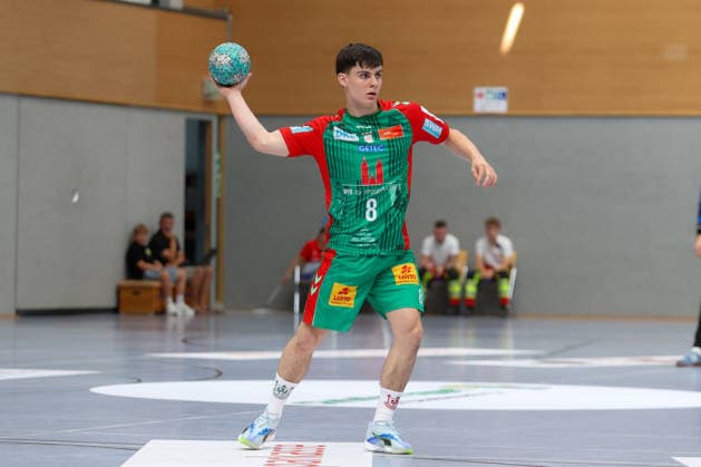 August 1, 2026, xtgx, Handball Friendly Match: SC Magdeburg vs. Corotop Gwardia Opole (emspor), from left: Tim Thielicke (Magdeburg), No. 8 with the ball, plays the ball (Ilsenburg)