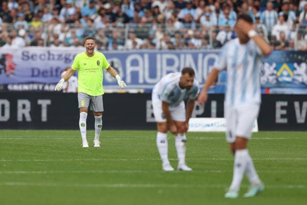 August 1, 2026, Men s Soccer, 2026–2027 Season, Bavarian Regional League, Matchday 2: 1 FC Schweinfurt 1905 vs. TSV 1860 Munich; Vitus Eicher, 30, TSV 1860 Munich gesturing with arms and hands, giving instructions at Sachs Stadium in Schweinfurt, Bavaria, Germany