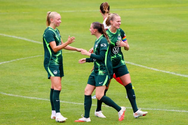 Markranstädt, Germany, August 1, 2026: Friendly match between RB Leipzig Women and VfL Wolfsburg Women. Pictured, from left: Goal scorer Ella Peddemors (Wolfsburg) scores the 1–0 goal for Wolfsburg and celebrates with Smilla Vallotto (Wolfsburg) and Janina Minge (Wolfsburg). Copyright: HMBxMedia MadeleinexFantini