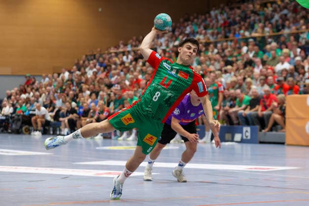 August 1, 2026, xtgx, Handball exhibition match: SC Magdeburg vs. Corotop Gwardia Opole (emspor), from left: Tim Thielicke (Magdeburg), 8 on the penalty throw (Ilsenburg)
